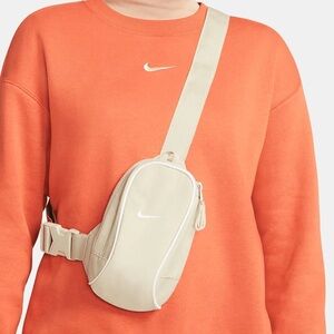 Nike Sportswear Essentials Crossbody Bag